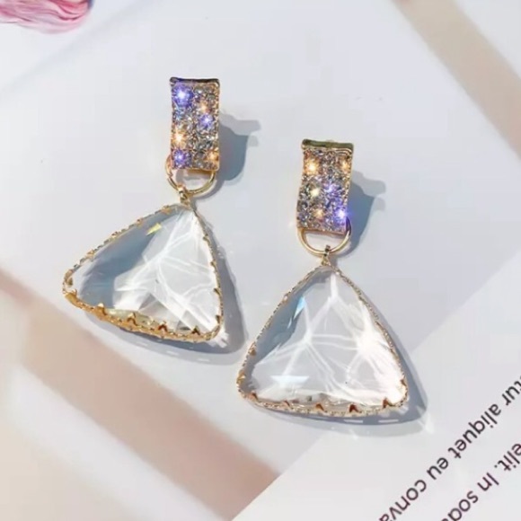 New! Clear Crystal Drop Statement Earrings - Picture 2 of 13